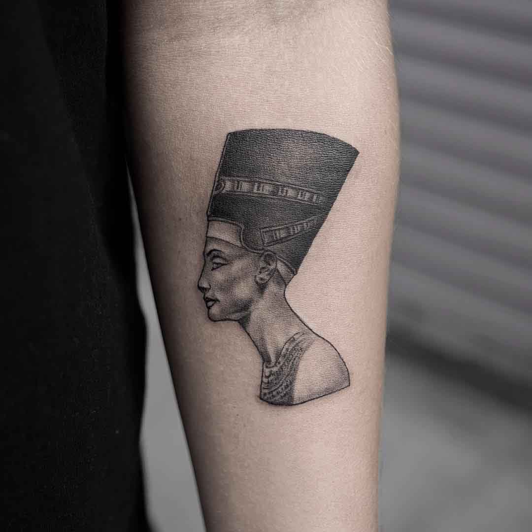 Nefertiti dotwork tattoo