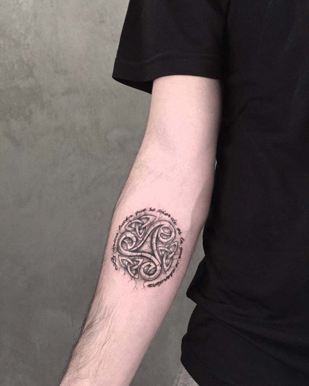 arm tattoo celtic sign