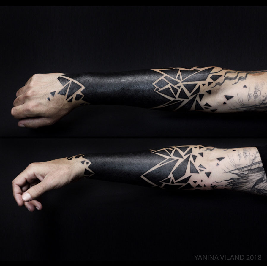 arm tattoo blackwork